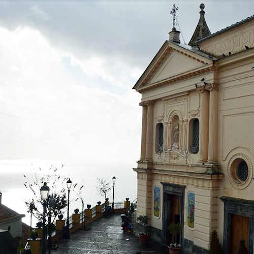 Turismo religioso in Costa d’Amalfi: la dolcezza della luce da Raito a Vietri sul Mare