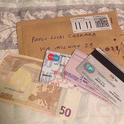 Turista di Bergamo perde portafoglio a Napoli e glielo rispediscono per posta: «Sono commosso»
