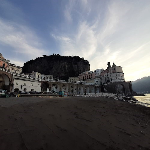 Un gruppo di giovani atranesi si prenderà cura del decoro pubblico: affidata ad “AmAtrani Service” manutenzione di spiaggia libera, vicoli e bagni