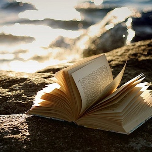 ‘Un libro sotto le stelle’: a Maiori torna la rassegna letteraria estiva