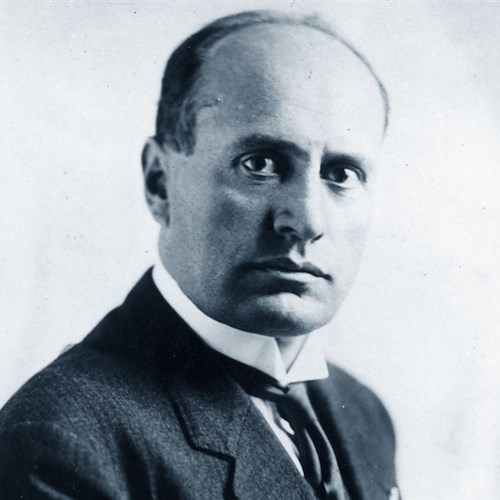 Una Messa di suffragio per Benito Mussolini scatena le polemiche