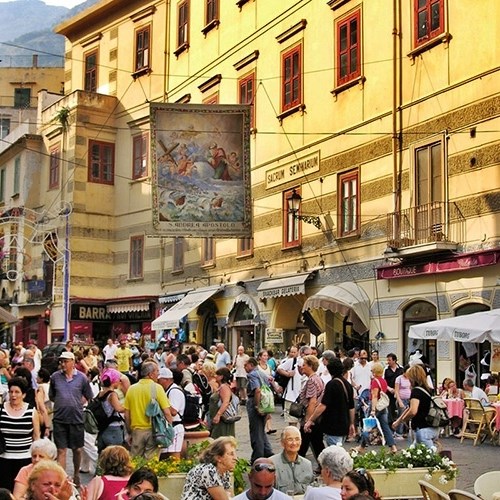 Una nuova mappa turistica per Amalfi: il Consorzio degli albergatori premia le strutture di qualità