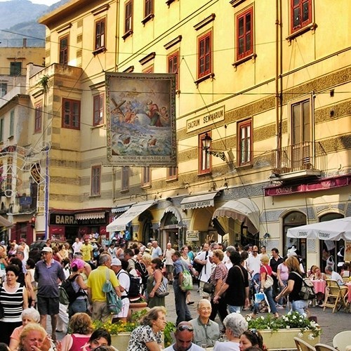 Una nuova mappa turistica per Amalfi: il Consorzio degli albergatori premia le strutture di qualità