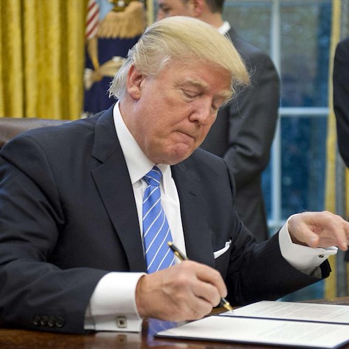 Usa, Donald Trump ha firmato l'ordine esecutivo sui social media