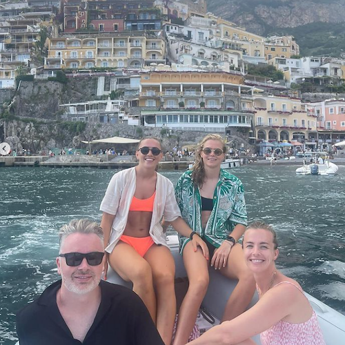Vacanza romantica in Costa d'Amalfi per le calciatrici irlandesi Katie McCabe e Ruesha Littlejohn
