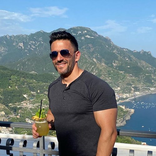 Vacanza tra Positano e Ravello per l'attore di "CSI Miami" Jason Cerbone: «Qui è il mio posto preferito al mondo!»