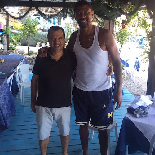 Vacanze in Costiera per l'ex cestista NBA Jalen Rose [FOTO]