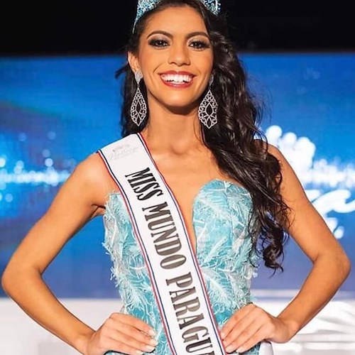 Vacanze italiane per Araceli Bobadilla, Miss Mondo Paraguay: incantata da Positano /foto