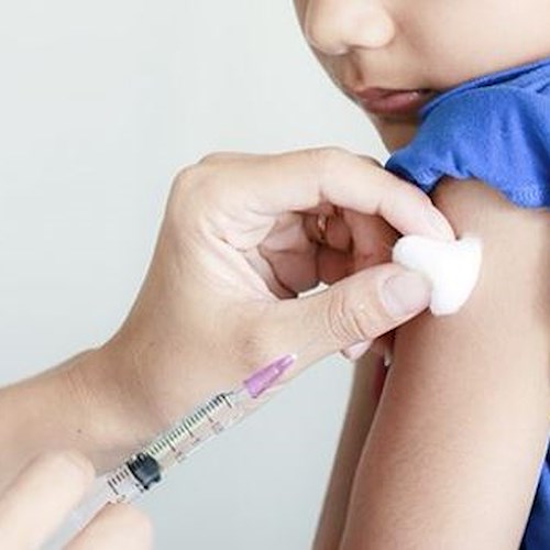 Vaccini, obbligo per bambini fino a 6 anni. Sospensione potestà genitoriale in caso di inadempienza