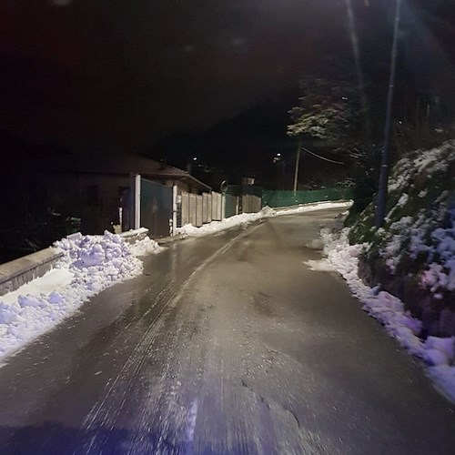 Valico Chiunzi, strada transitabile di primo mattino (con prudenza). Stamani torna a nevicare [FOTO]