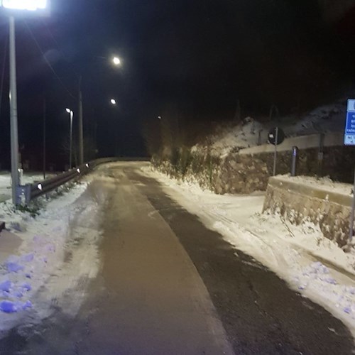 Valico Chiunzi, strada transitabile di primo mattino (con prudenza). Stamani torna a nevicare [FOTO]