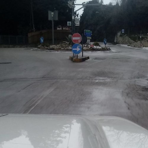 Valico Chiunzi, strada transitabile di primo mattino. Si raccomanda prudenza
