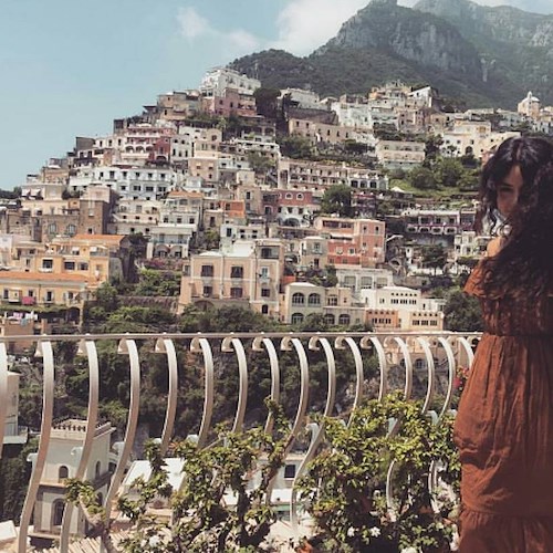 Vanessa Hudgens in Costa d'Amalfi: «Ho lasciato il mio cuore a Positano»