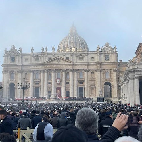 Vaticano, "I Bambini incontrano il Papa": dalla Costiera una folta delegazione con la P.A. Resilienza e Croce di Sant’Andrea di Amalfi 