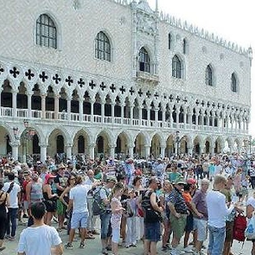 «Venezia a numero chiuso per i turisti», governatore Zaia è convinto. Soluzione anche per Costa d'Amalfi?