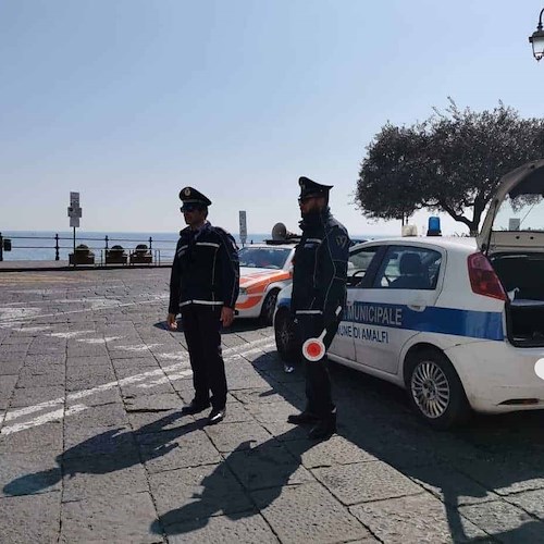 Viabilità e controllo, Amalfi stanzia 113mila euro per assunzione ausiliari e aumento mensilità vigili stagionali