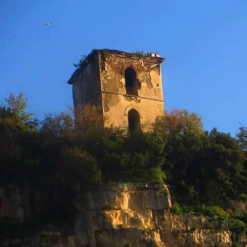 Vico Equense, dopo un iter lungo 4 anni la Torre di Punta la Guardia entra nel patrimonio comunale