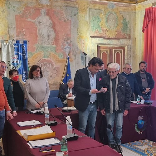 Vietri sul Mare, cittadinanza onoraria al maestro ceramista e artista Salvatore Autuori