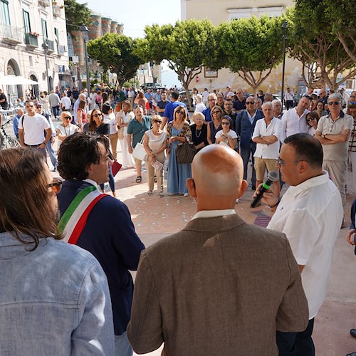 Vietri Sul Mare, inaugurata questa mattina Piazza Amendola. Il sindaco De Simone: «Grande l'attesa, immensa la soddisfazione» /foto