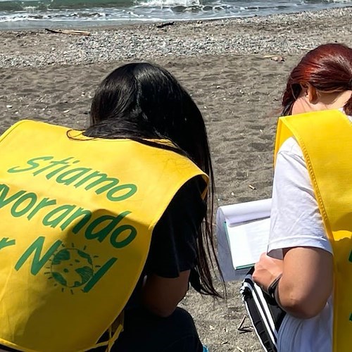 Vietri Sul Mare: Legambiente individua e raccoglie 1058 rifiuti in appena 100 metri di spiaggia libera