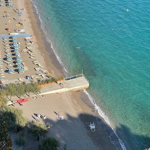 Vietri sul Mare, per accedere alle spiagge libere ai non residenti è richiesto pagamento di 1 euro