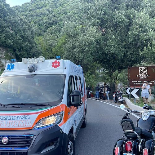 Vietri Sul Mare. Pirata della strada taglia la strada ad un motociclista e scappa