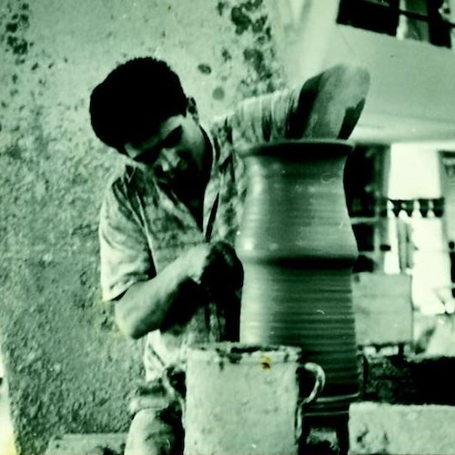 Vietri sul mare premia il maestro ceramista Lucio Liguori, quarant'anni al tornio di Solimene