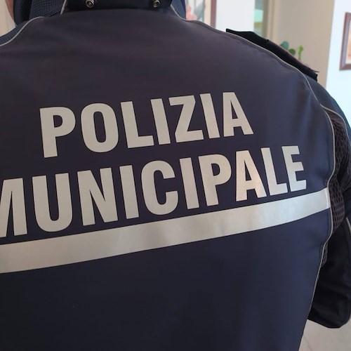 Vietri sul Mare, sullo scooter senza patente e assicurazione non si ferma all'Alt della Polizia