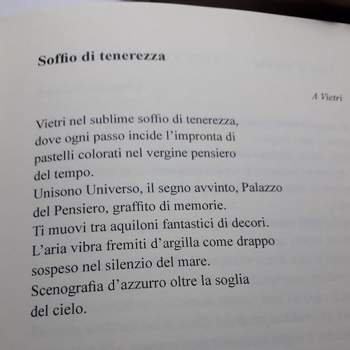 Vincenzo Tafuri dedica una poesia a Vietri sul Mare, sabato 1° ottobre inaugurazione piastra ceramica