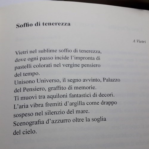 Vincenzo Tafuri dedica una poesia a Vietri sul Mare, sabato 1° ottobre inaugurazione piastra ceramica