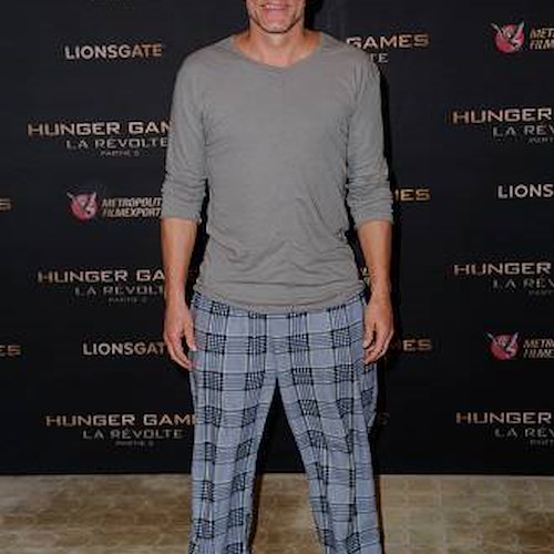 Woody Harrelson si presenta in pigiama sul red carpet di 'Hunger Games'