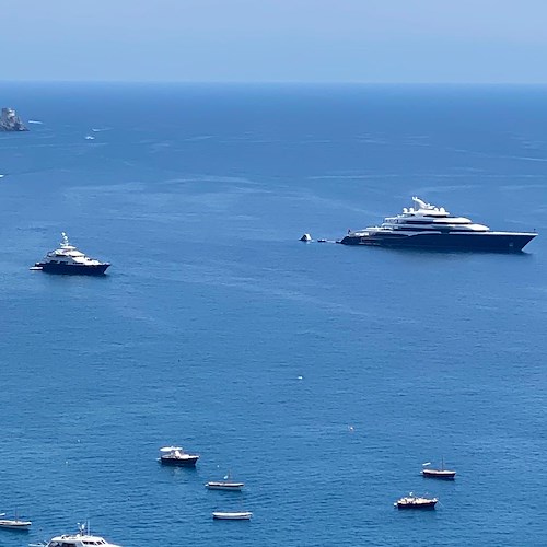"Yacht troppo grande", a Napoli vietato l’ingresso all'imbarcazione di Bernard Arnault