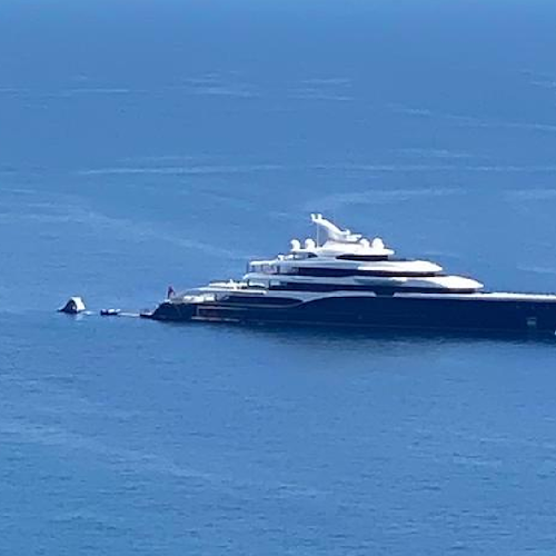 "Yacht troppo grande", a Napoli vietato l’ingresso all'imbarcazione di Bernard Arnault