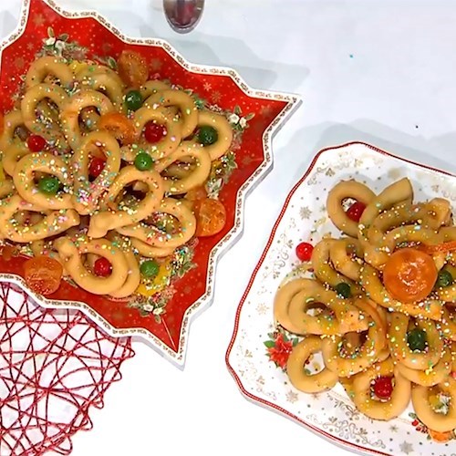 Zeppoline di Natale. Sal De Riso porta in tv gli "Scauratielli" /Video Ricetta