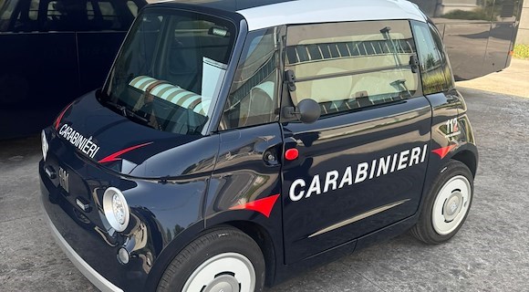 Anche in Costiera Amalfitana arriva la Fiat Topolino dei Carabinieri