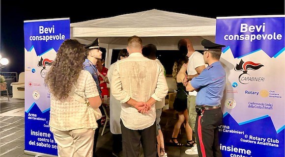 Ferragosto ad Amalfi: Carabinieri e Rotary Club insieme per dire no all’alcol alla guida