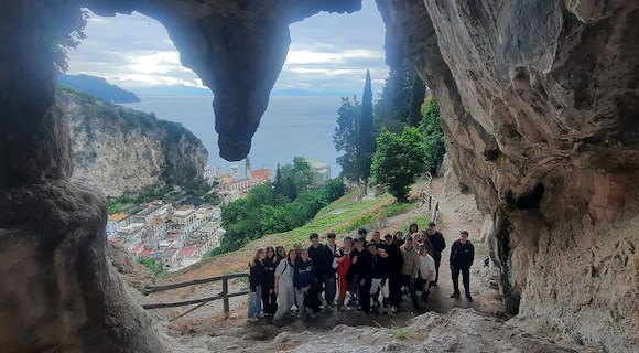 Gli studenti del Liceo Scientifico di Amalfi in visita al Santuario di Santa Maria del Bando ad Atrani