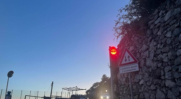 Incidenti ai semafori di Ravello e Maiori, omissioni di soccorso e telecamere che non funzionano