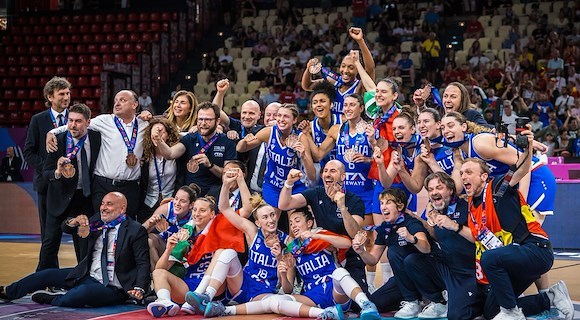 Vietri sul Mare applaude Andrea Capobianco: l’Italia del basket femminile conquista un bronzo storico