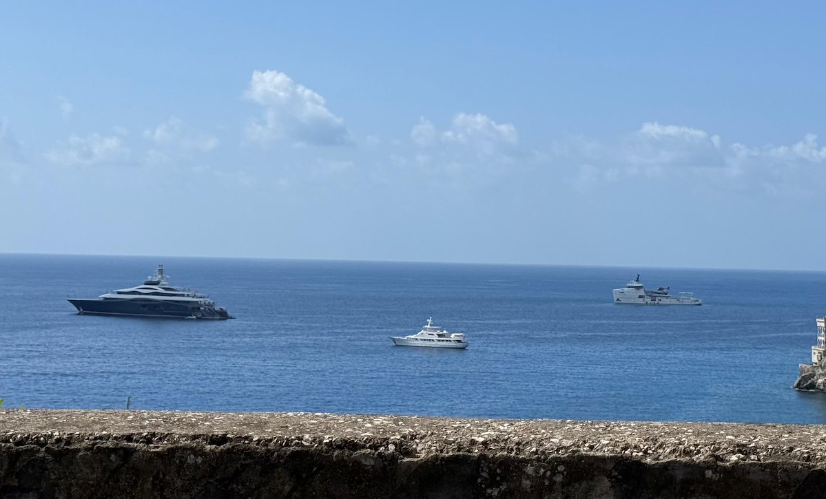 Zuckerberg a Bordo del 'Launchpad': Il Mega Yacht del Fondatore di Meta Conquista la Costiera Amalfitana